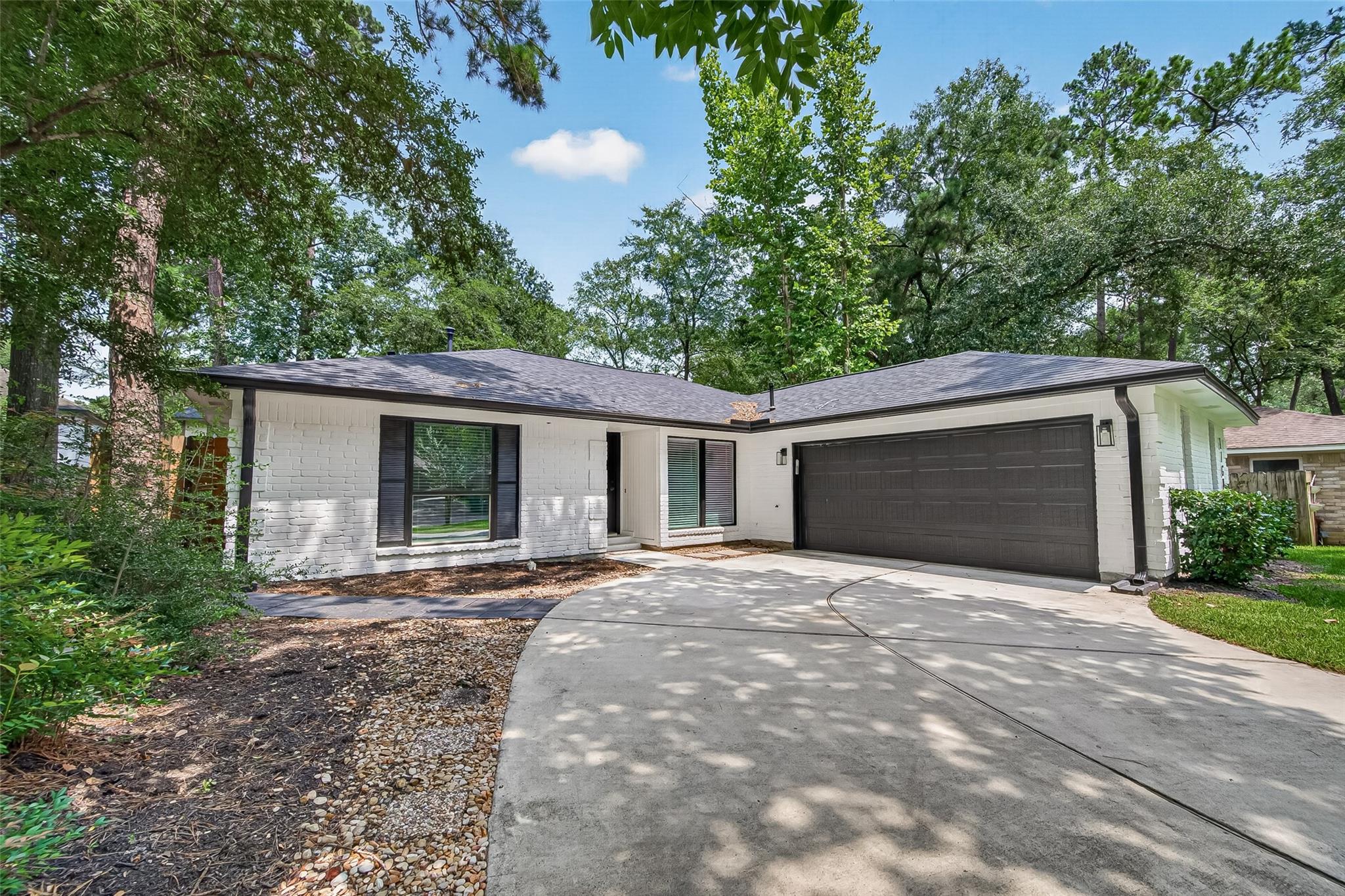 8 N Brook Pebble Court