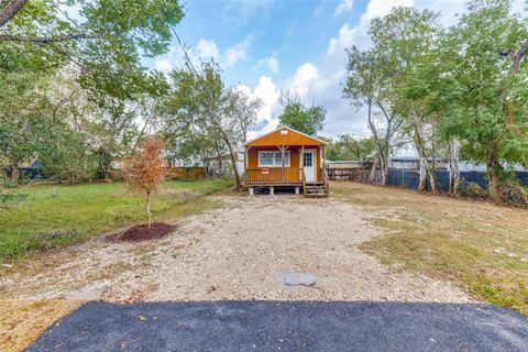 Photo of 427 Pennsylvania Street, Houston, TX 77029 (MLS # 1020375)