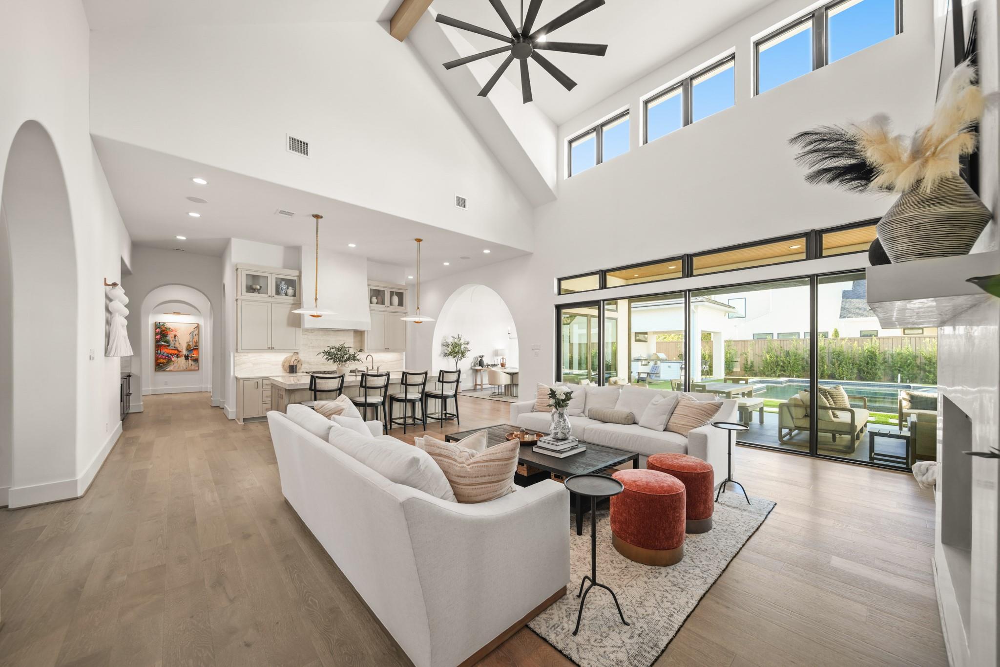 506 W Shadowbend Avenue