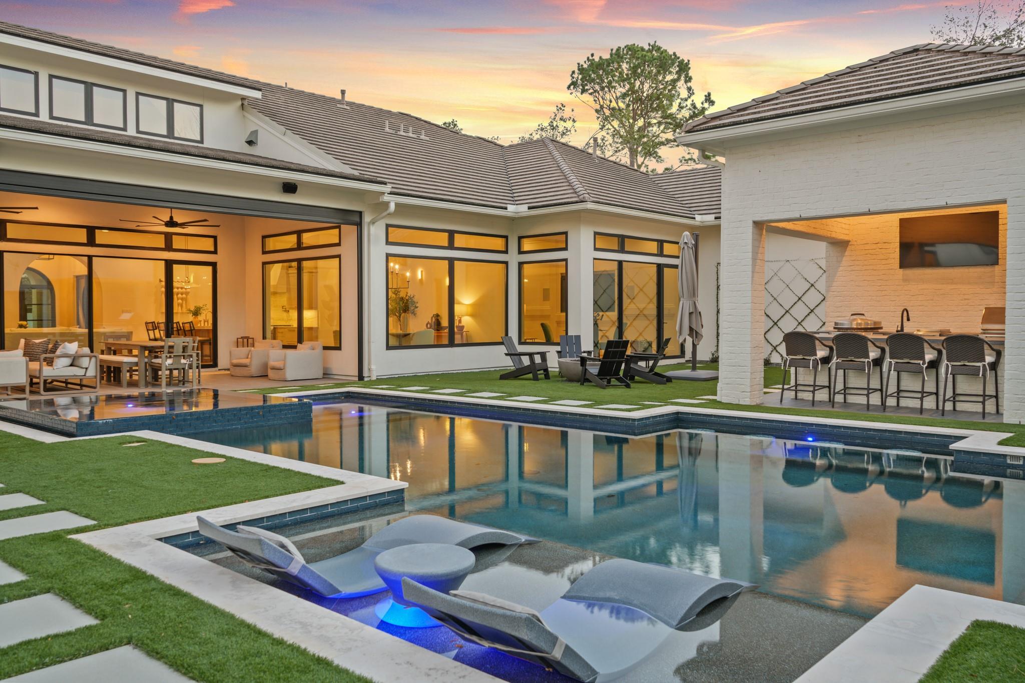 506 W Shadowbend Avenue