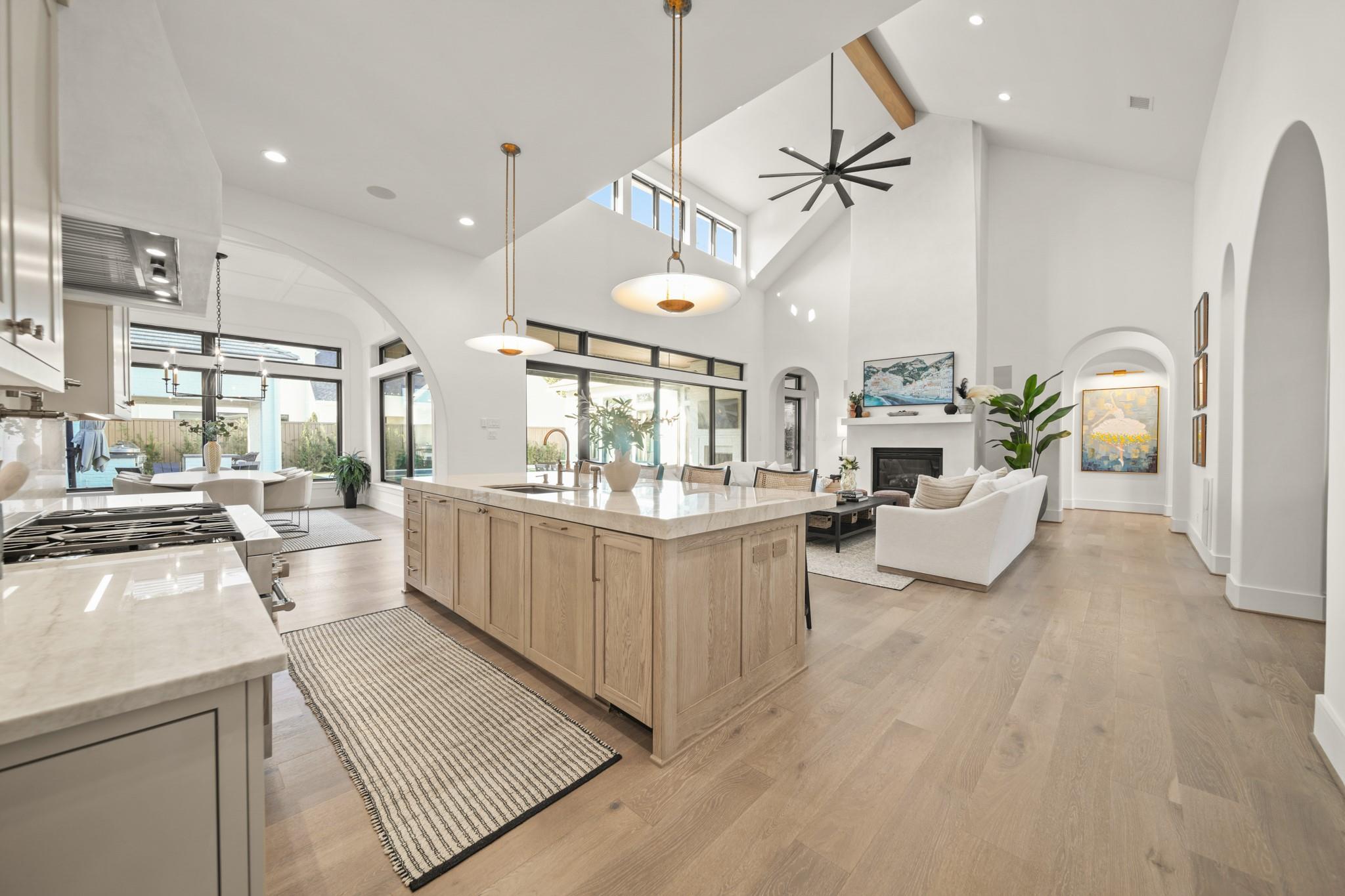 506 W Shadowbend Avenue