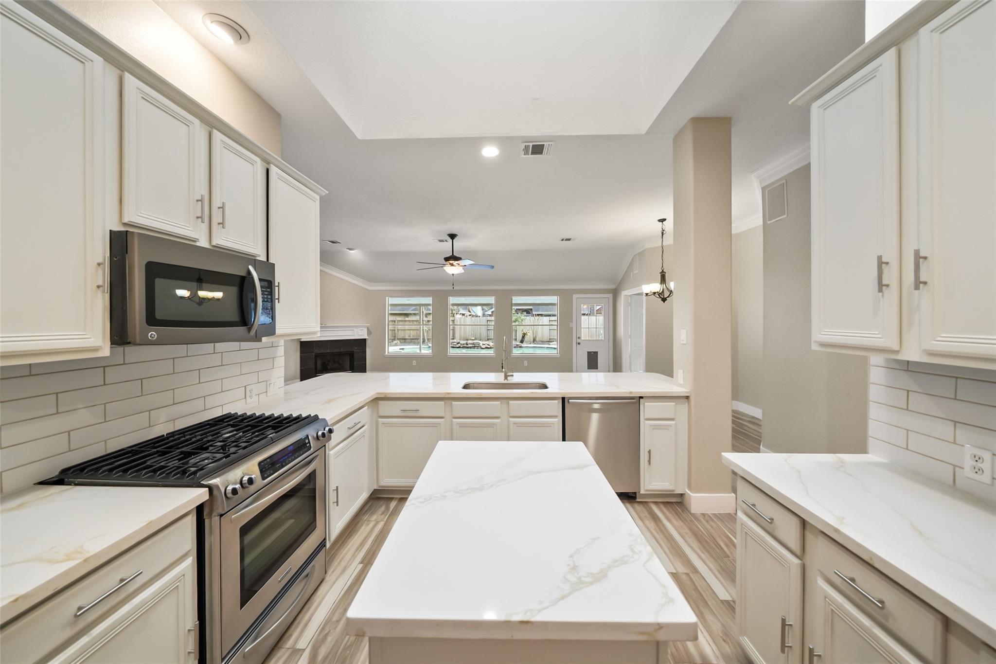 11907 Lakewood Trail