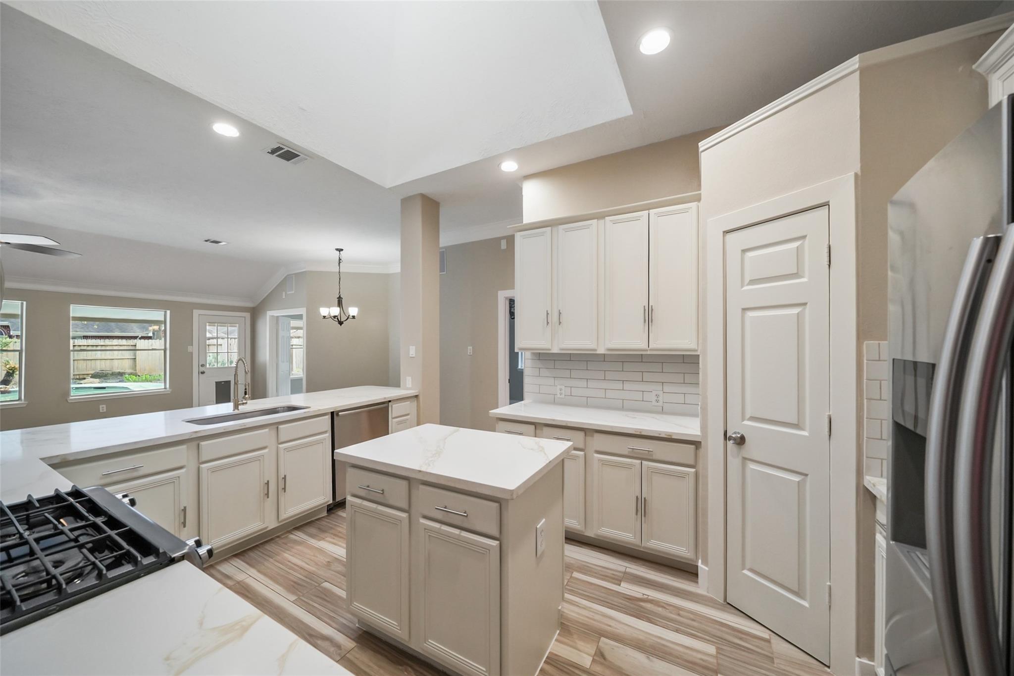 11907 Lakewood Trail