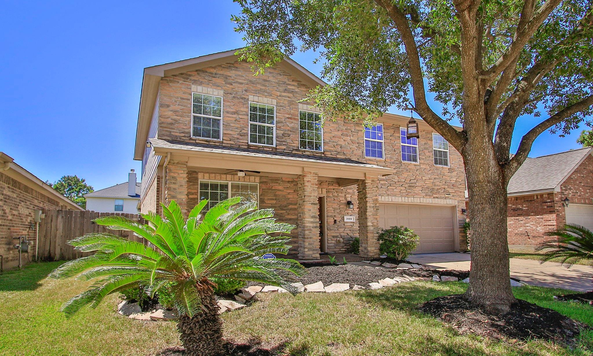 1919 Lenora Court