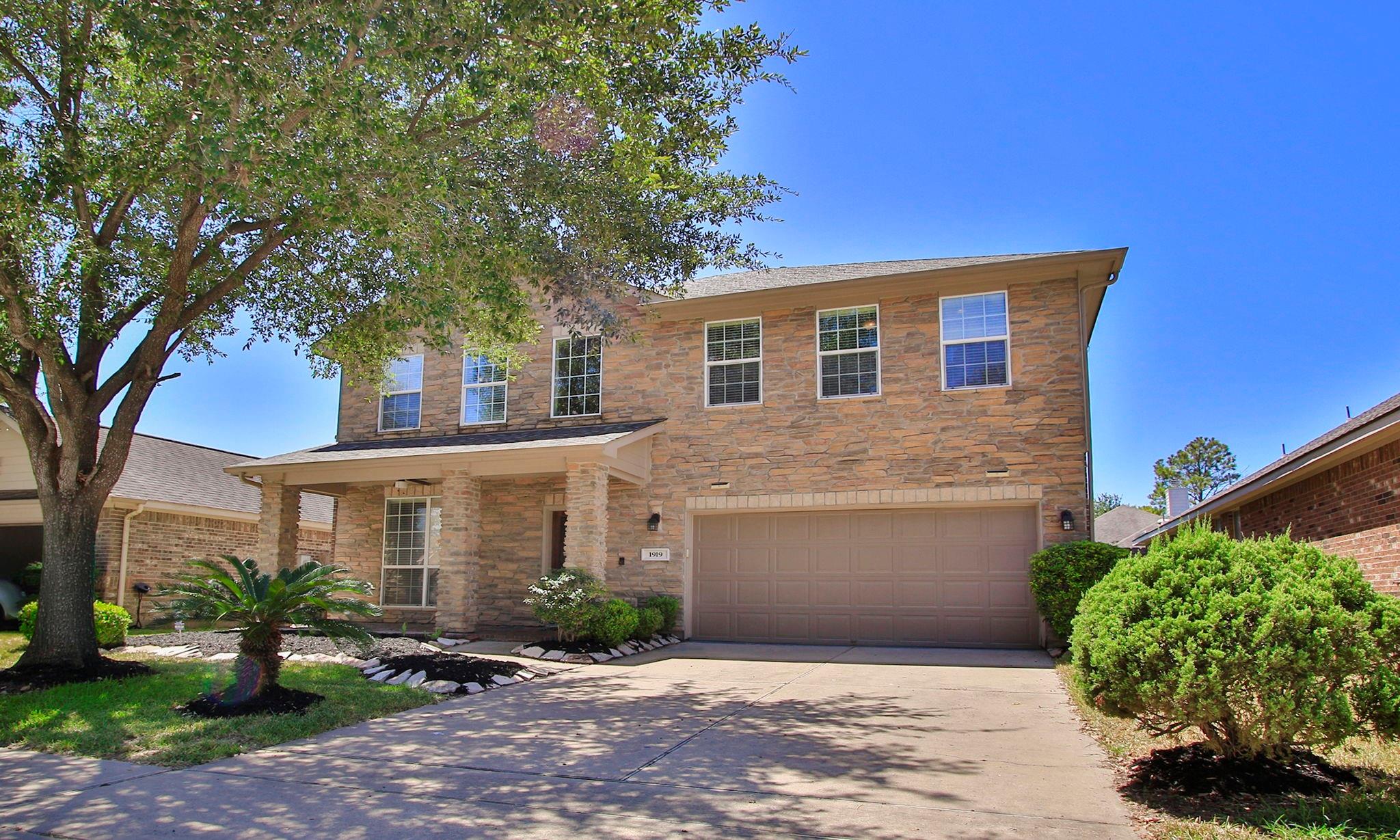 1919 Lenora Court