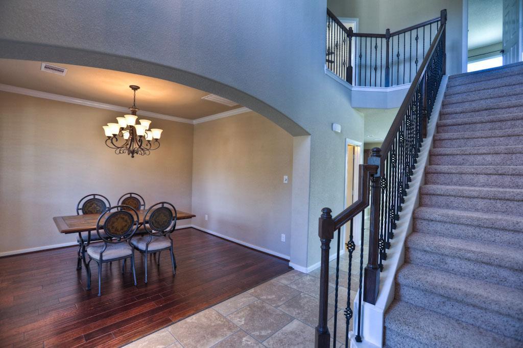 1919 Lenora Court
