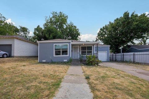 Photo of 3455 W Boyce Avenue, Fort Worth, TX 76133 (MLS # 90598594)
