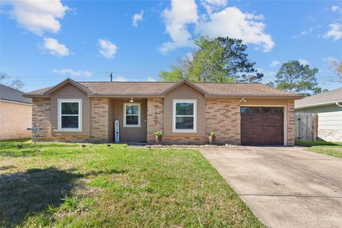 Photo of 16806 David Glen Dr Drive, Friendswood, TX 77546 (MLS # 11326358)