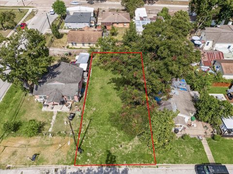 Photo of 1105 Evelyn Street, Houston, TX 77009 (MLS # 79709064)