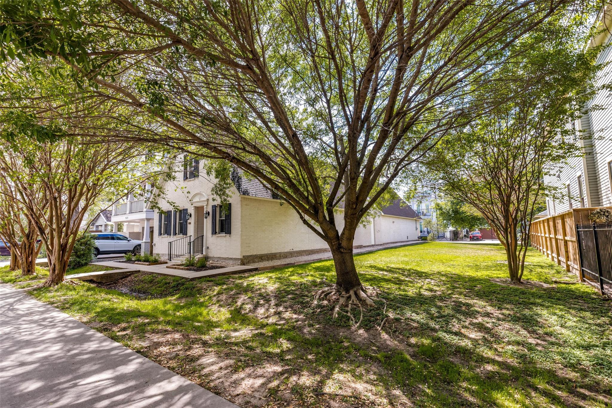 927 Nicholson Street