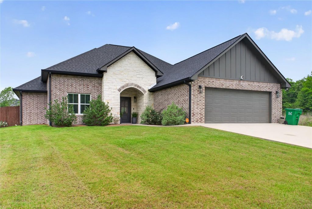 Photo of 6436 Fm 326, Lufkin, TX 75901 (MLS # 38127626)