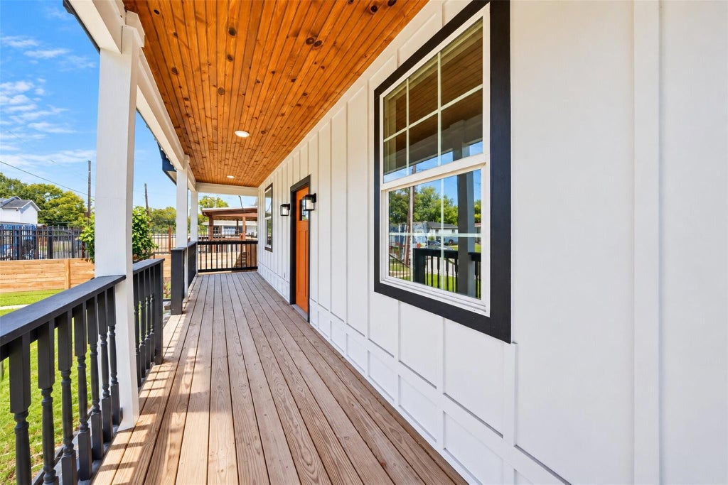 Photo of 2412 Lucas Street, Houston, TX 77026 (MLS # 46174505)