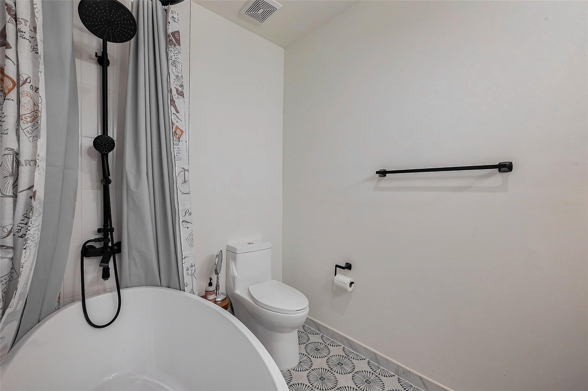 Houston, Texas 77006, United States, 2 Bedrooms Bedrooms, ,3 BathroomsBathrooms,Residential,Active,215722