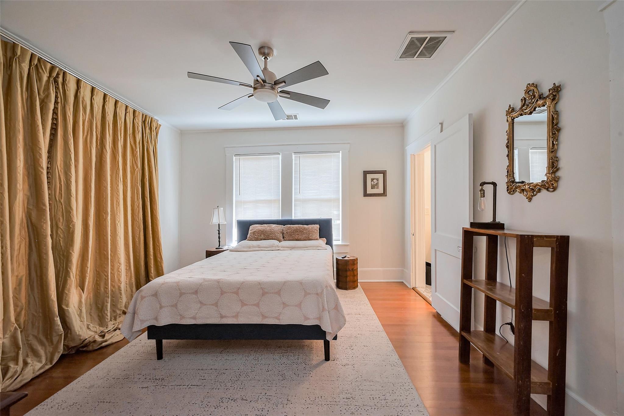 Houston, Texas 77006, United States, 2 Bedrooms Bedrooms, ,3 BathroomsBathrooms,Residential,Active,215722