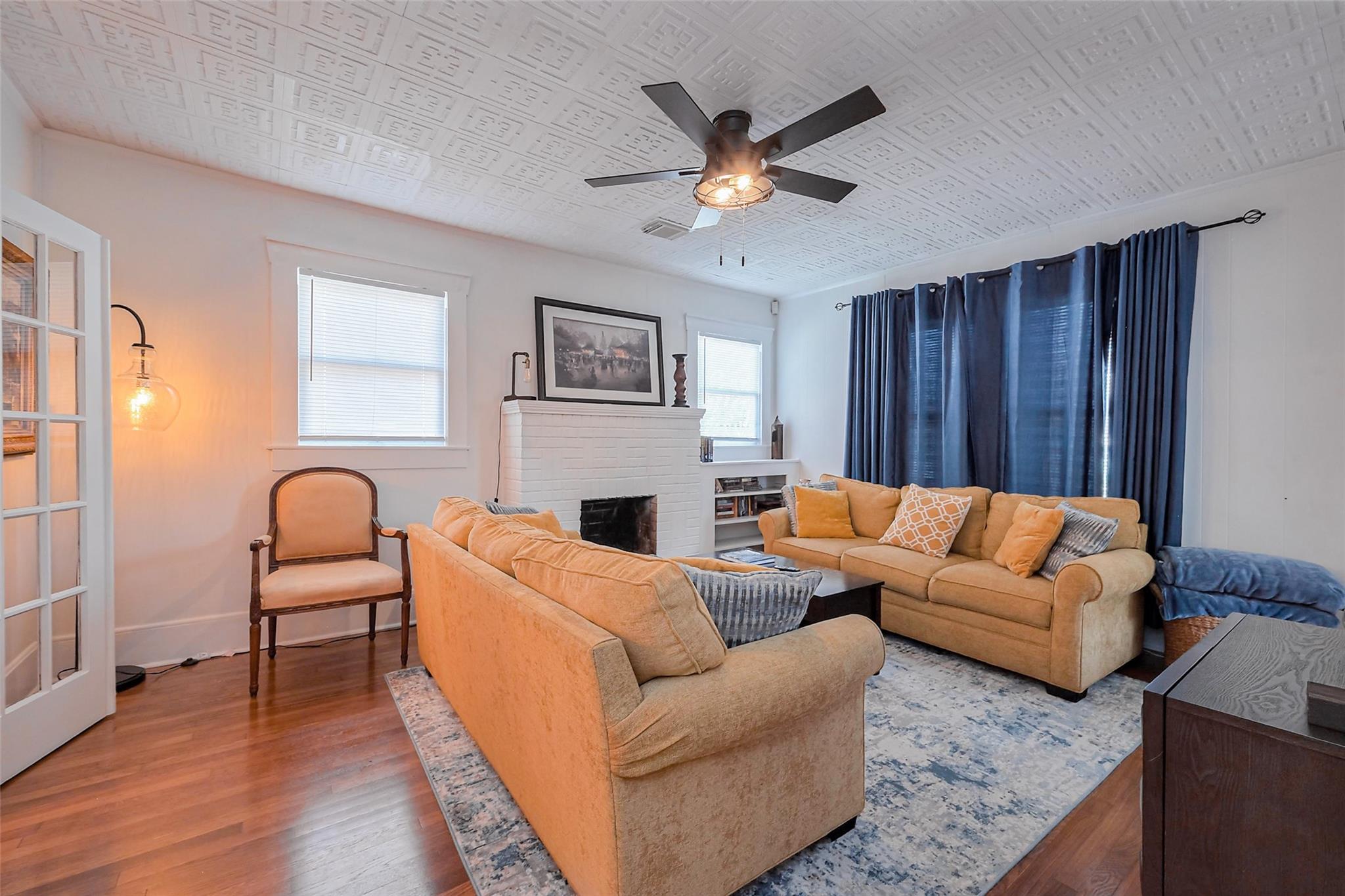 Houston, Texas 77006, United States, 2 Bedrooms Bedrooms, ,3 BathroomsBathrooms,Residential,Active,215722