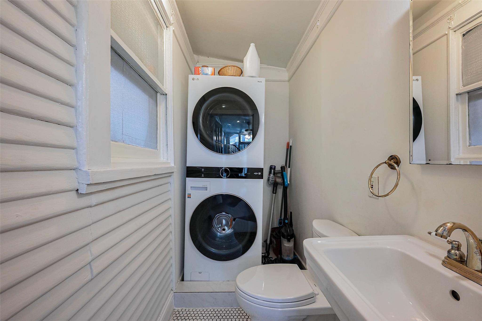 Houston, Texas 77006, United States, 2 Bedrooms Bedrooms, ,3 BathroomsBathrooms,Residential,Active,215722