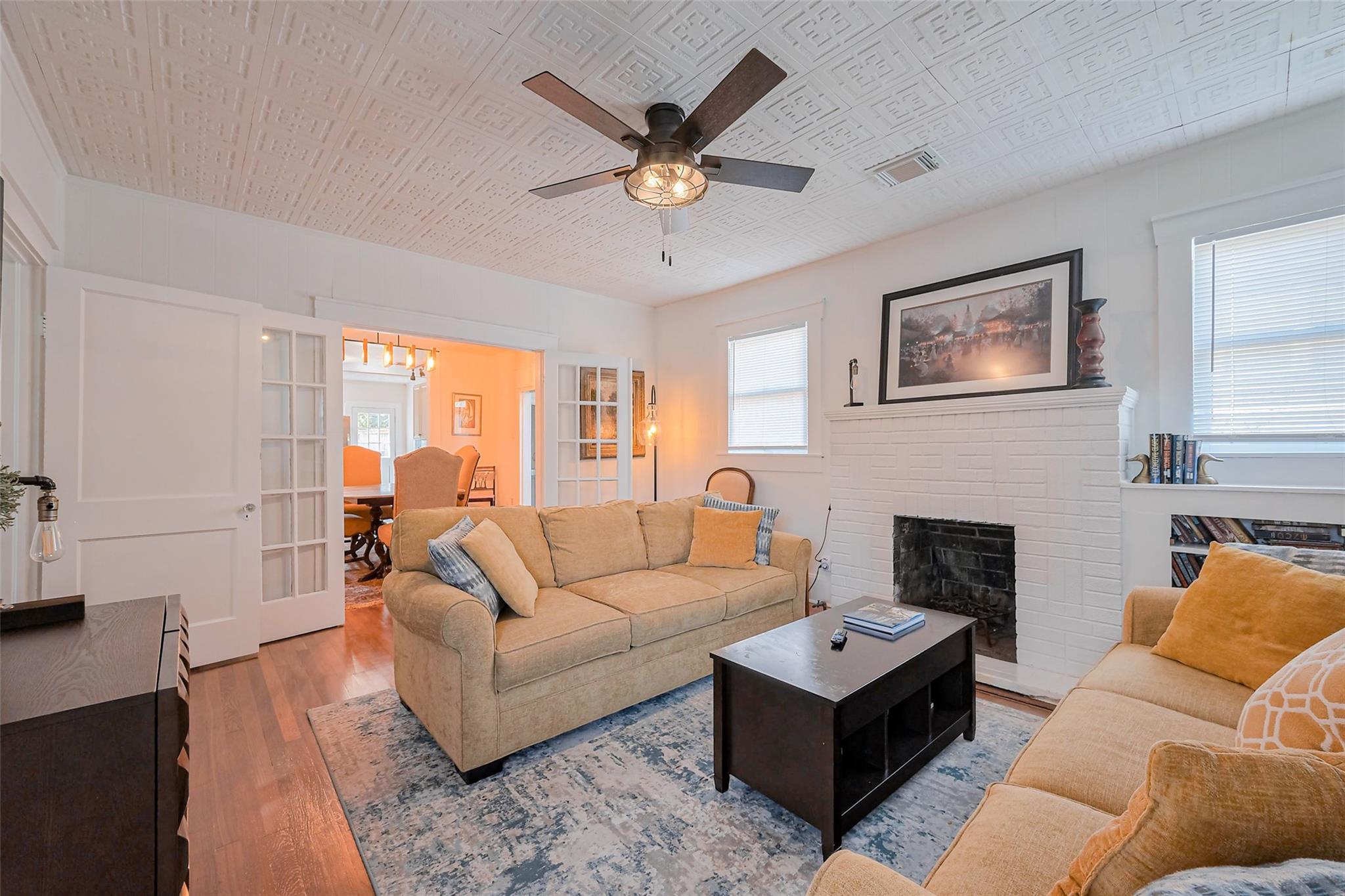 Houston, Texas 77006, United States, 2 Bedrooms Bedrooms, ,3 BathroomsBathrooms,Residential,Active,215722