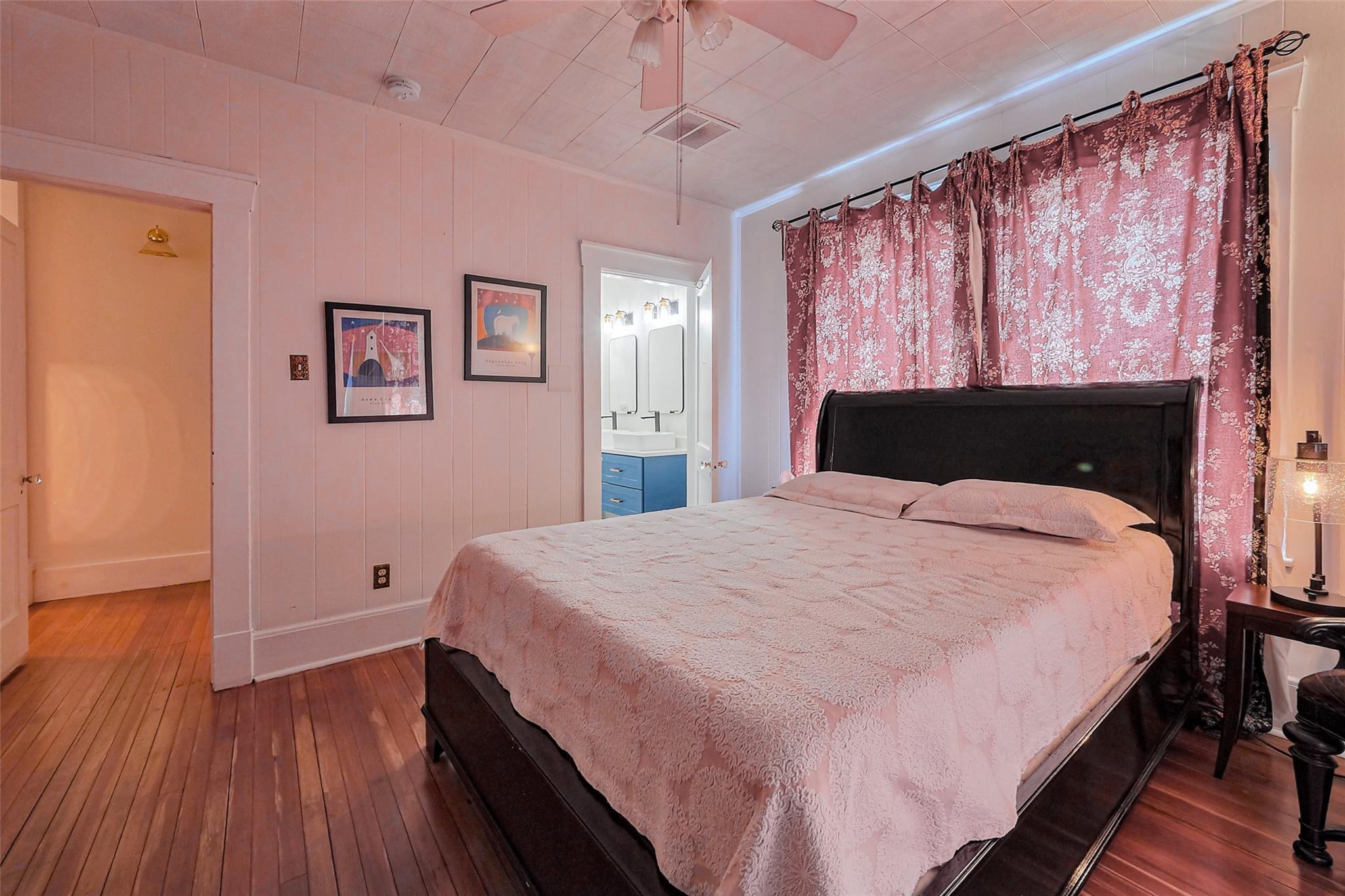 Houston, Texas 77006, United States, 2 Bedrooms Bedrooms, ,3 BathroomsBathrooms,Residential,Active,215722