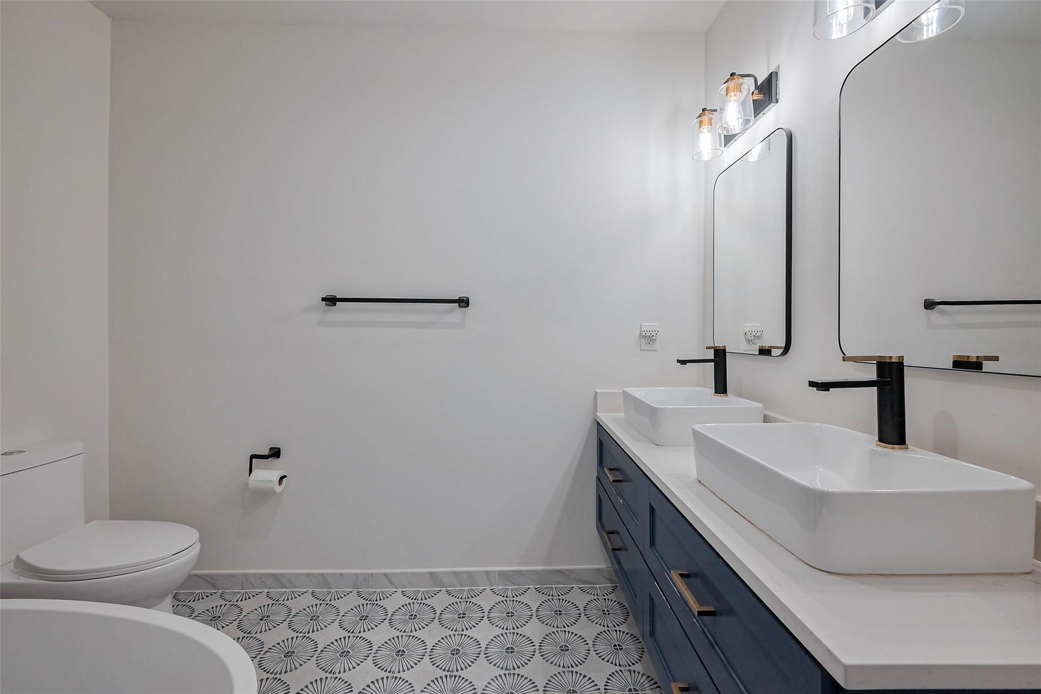 Houston, Texas 77006, United States, 2 Bedrooms Bedrooms, ,3 BathroomsBathrooms,Residential,Active,215722