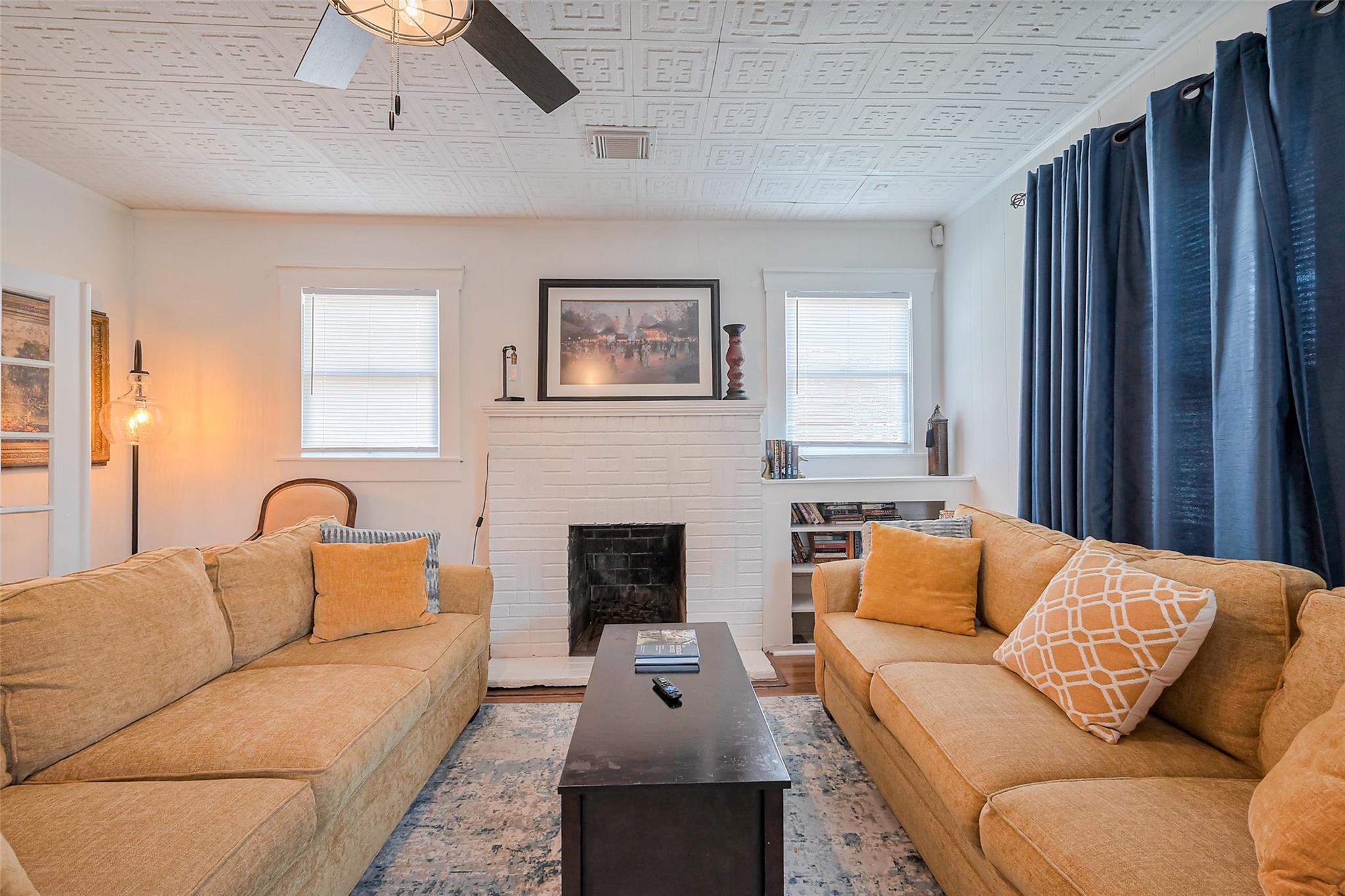 Houston, Texas 77006, United States, 2 Bedrooms Bedrooms, ,3 BathroomsBathrooms,Residential,Active,215722