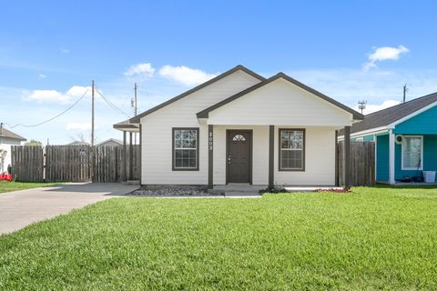 Photo of 3003 Florida Street, Dickinson, TX 77539 (MLS # 89577789)