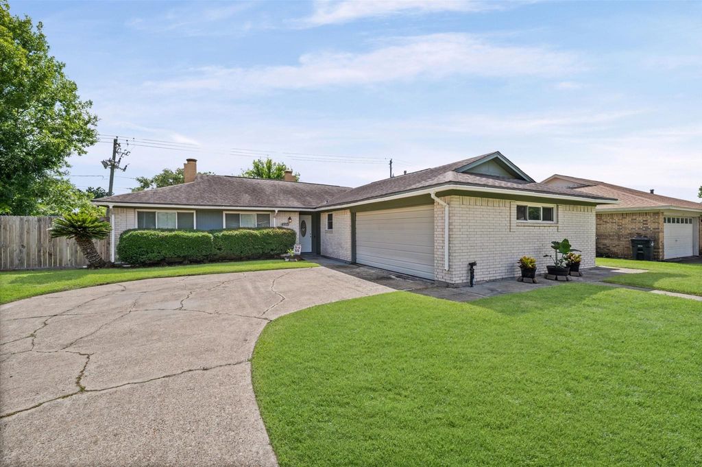 Photo of 4915 Charnock Drive, Alvin, TX 77511 (MLS # 56391369)