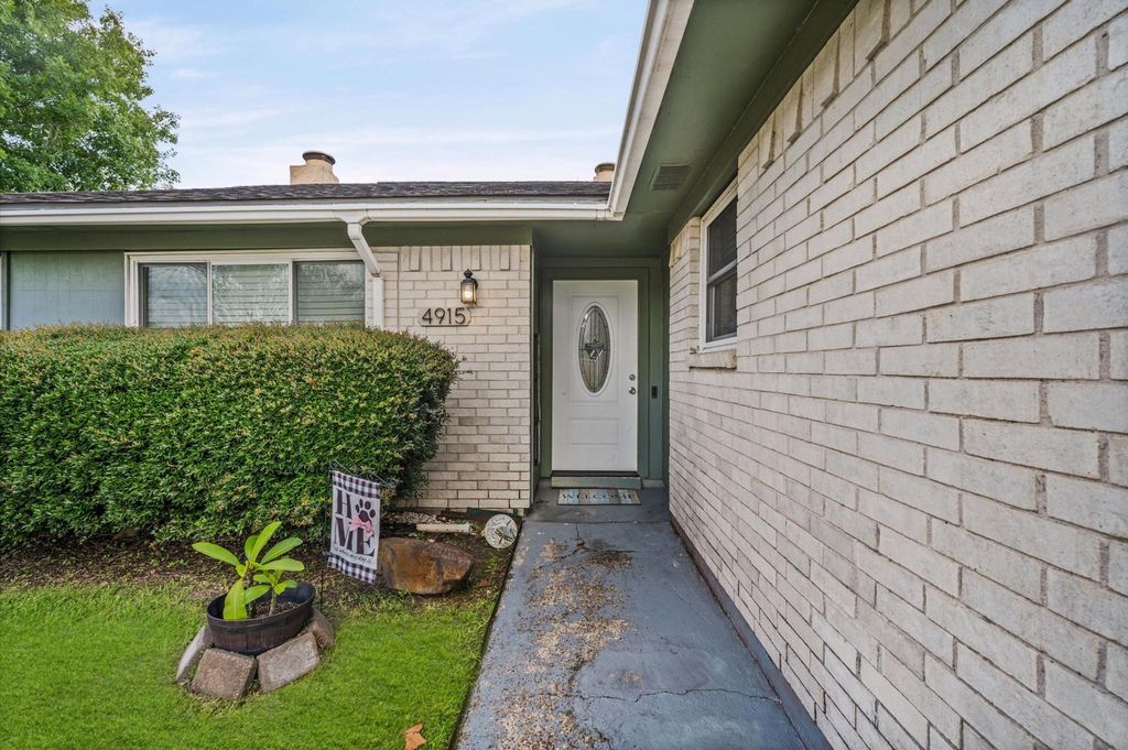 Photo of 4915 Charnock Drive, Alvin, TX 77511 (MLS # 56391369)