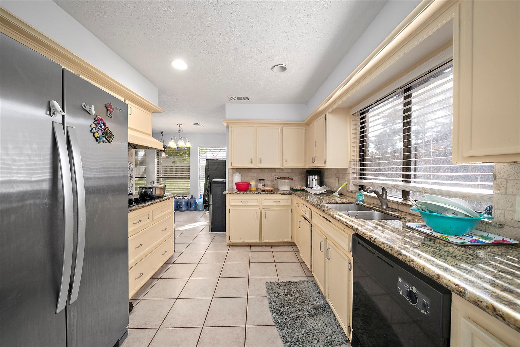 2822 Colonial Drive