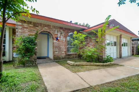 1927 Dormstom Lane Houston TX 77088