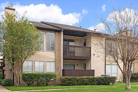 Photo of 1500 Bay Area Boulevard #422, Houston, TX 77058 (MLS # 11794271)