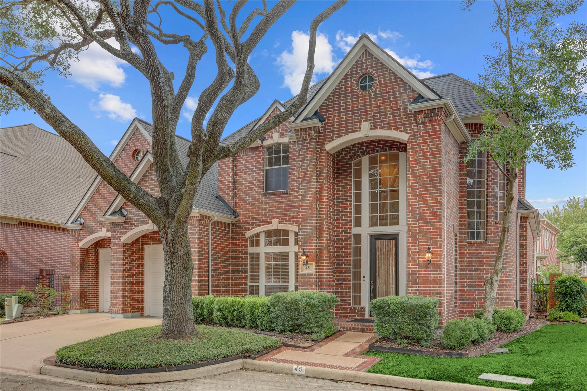 45 Ambleside Crescent Drive