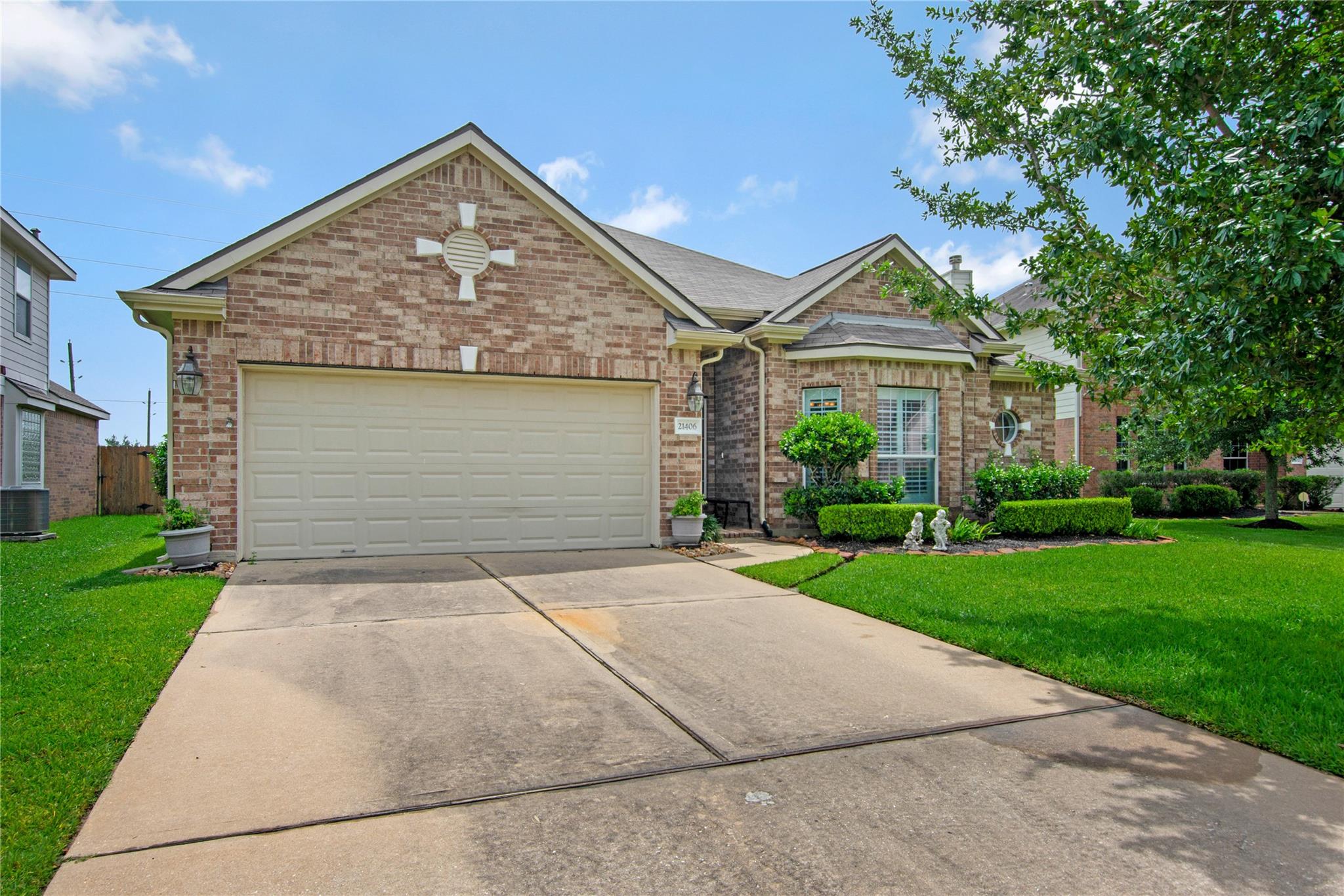 21406 Avalon Queen Drive