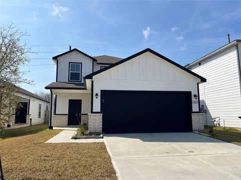 Homes For Sale - 11615 Gristmill Grange Drive<br/> Crosby, TX 77532