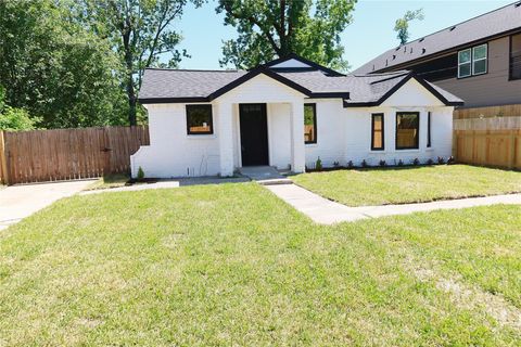 Photo of 8414 De Priest Street, Houston, TX 77088 (MLS # 44744444)