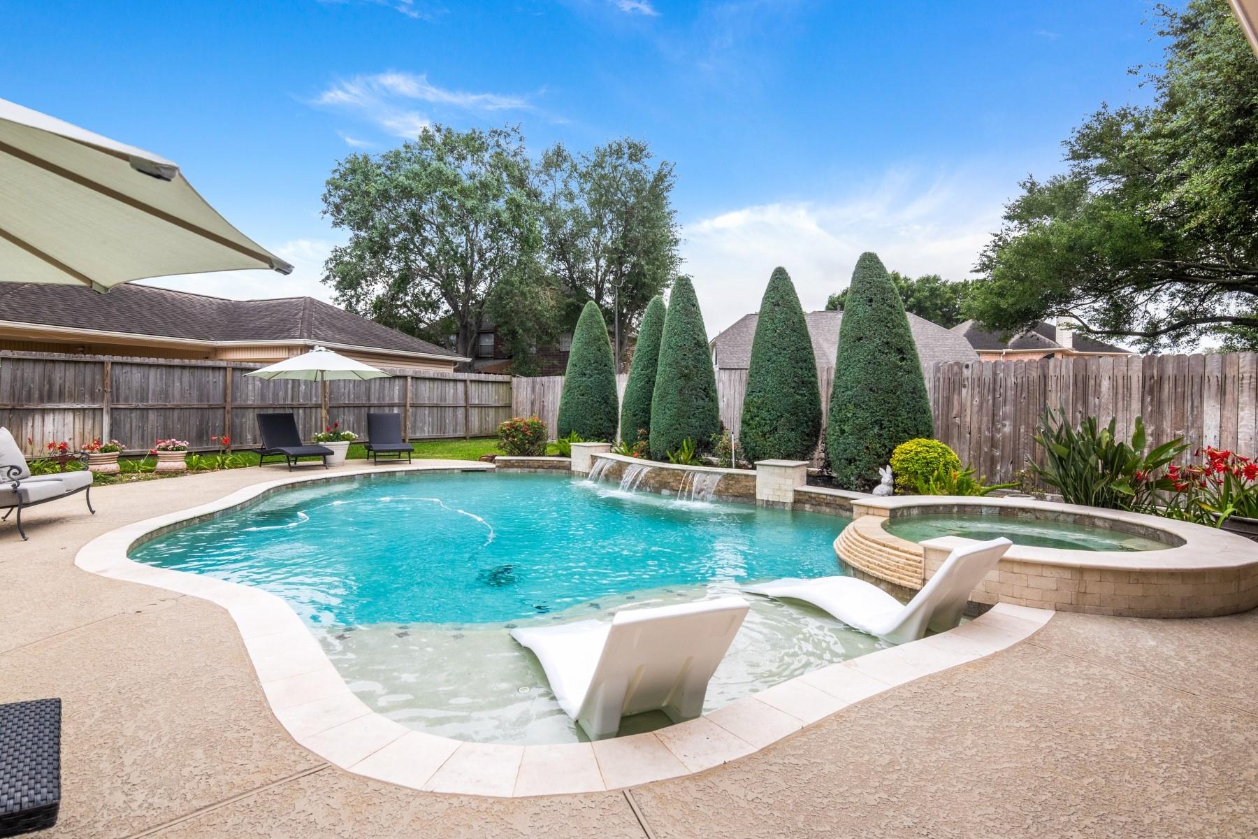 4910 White Manor Drive