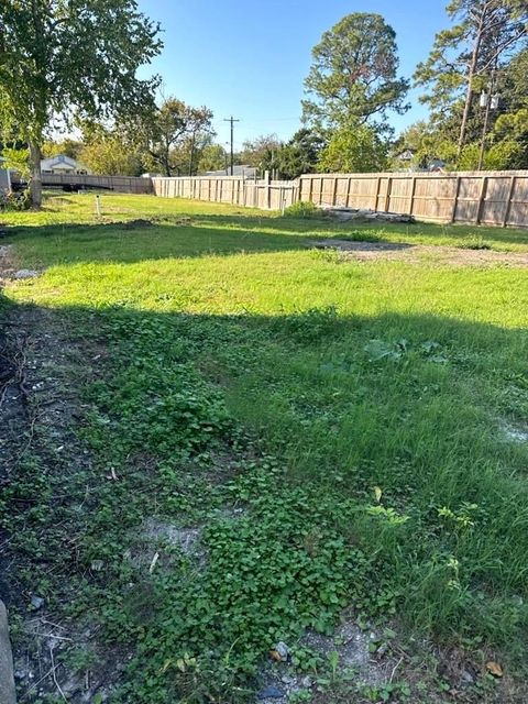 Photo of 201 S 5th Street, Highlands, TX 77562 (MLS # 57026155)