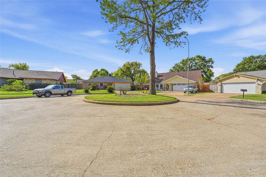 Photo of 14623 Wind Hollow Circle, Houston, TX 77040 (MLS # 66571585)