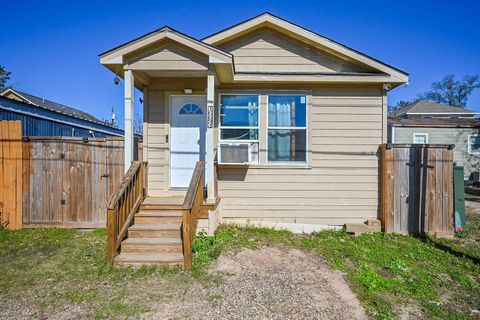 Photo of 16634 Meadowcroft St, Montgomery, TX 77316 (MLS # 18462262)