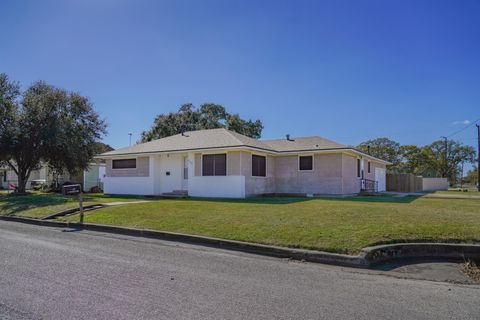 502 S Washington Street El Campo TX 77437