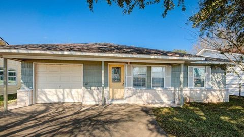 Photo of 714 W 7th Street, Freeport, TX 77541 (MLS # 91698451)