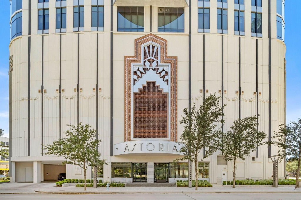 Photo of 1409 Post Oak Boulevard #1602, Houston, TX 77056 (MLS # 25927313)