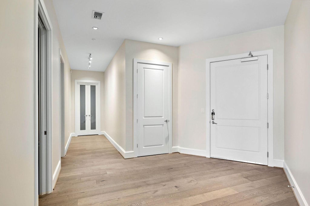 Photo of 1409 Post Oak Boulevard #1602, Houston, TX 77056 (MLS # 25927313)