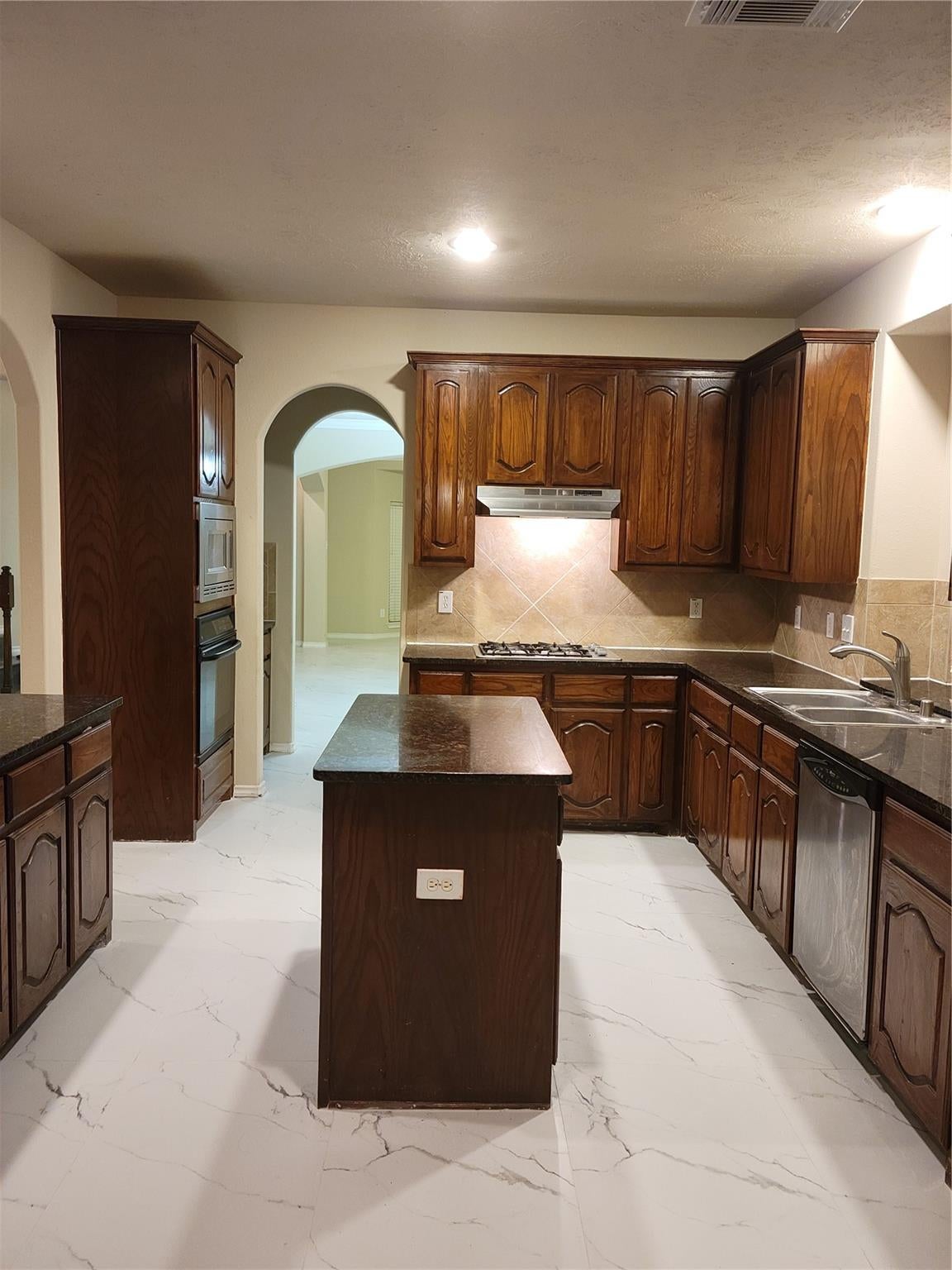 11134 Sheldon Bend Drive