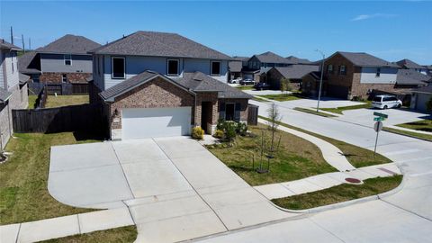 Homes For Sale - 8606 Lake Groove Lane<br/> Baytown, TX 77523