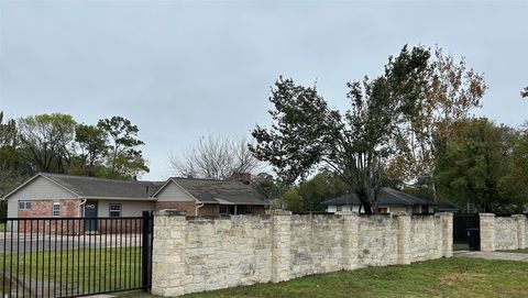 Photo of 15010 Beatty Drive, Houston, TX 77396 (MLS # 32224341)