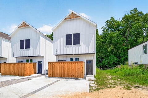 Multifamily For Rent - 7824 Beckley Street #FRONT<br/> Houston, TX 77088