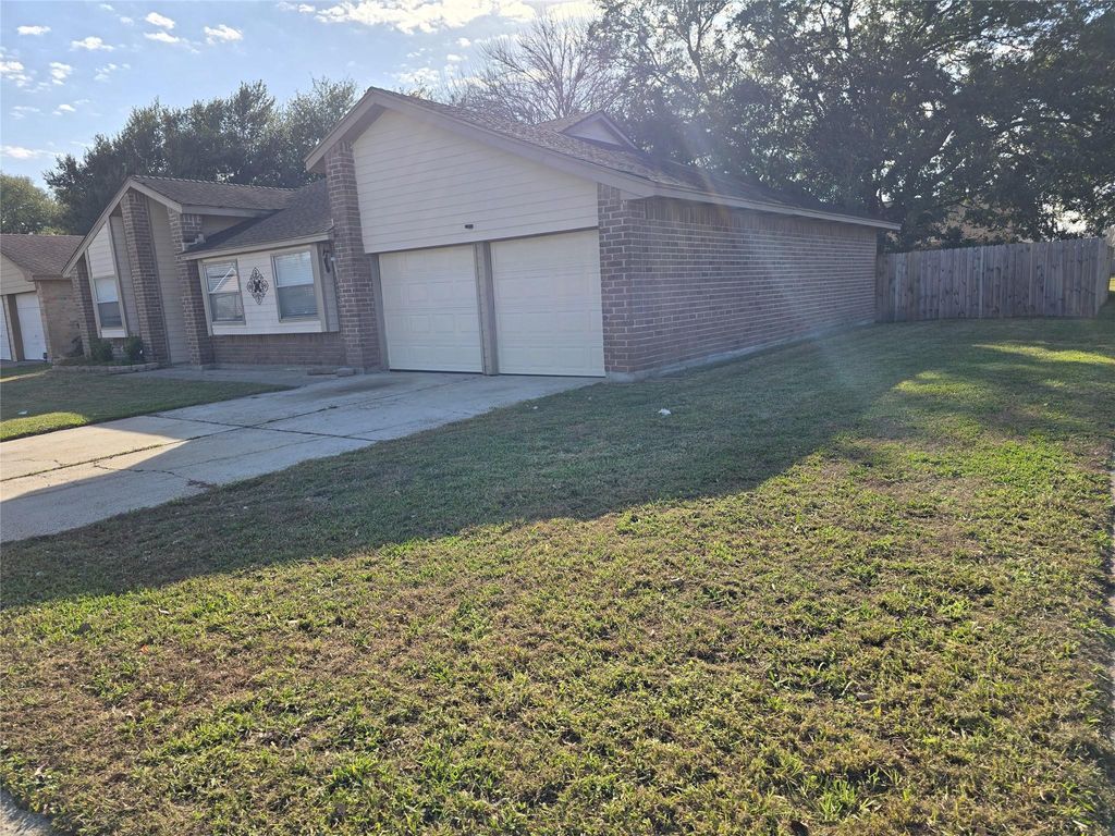 Photo of 7611 Seminole Street, Baytown, TX 77521 (MLS # 43254189)