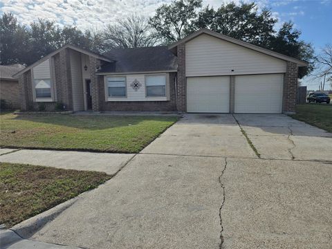 Photo of 7611 Seminole Street, Baytown, TX 77521 (MLS # 43254189)