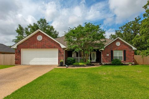 Photo of 4107 Settlers Way, Bryan, TX 77808 (MLS # 19938796)