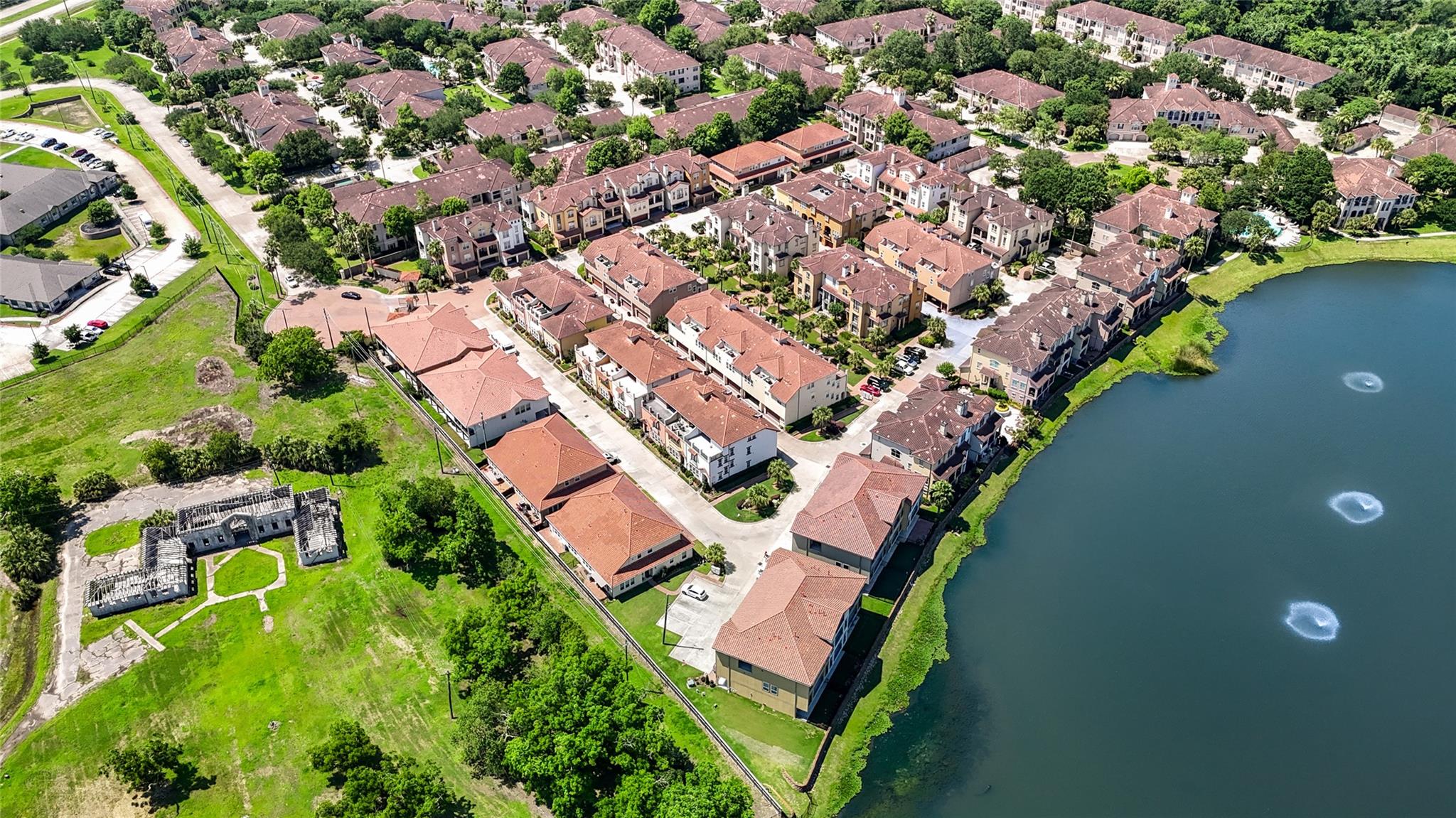 26 W Oaks Drive